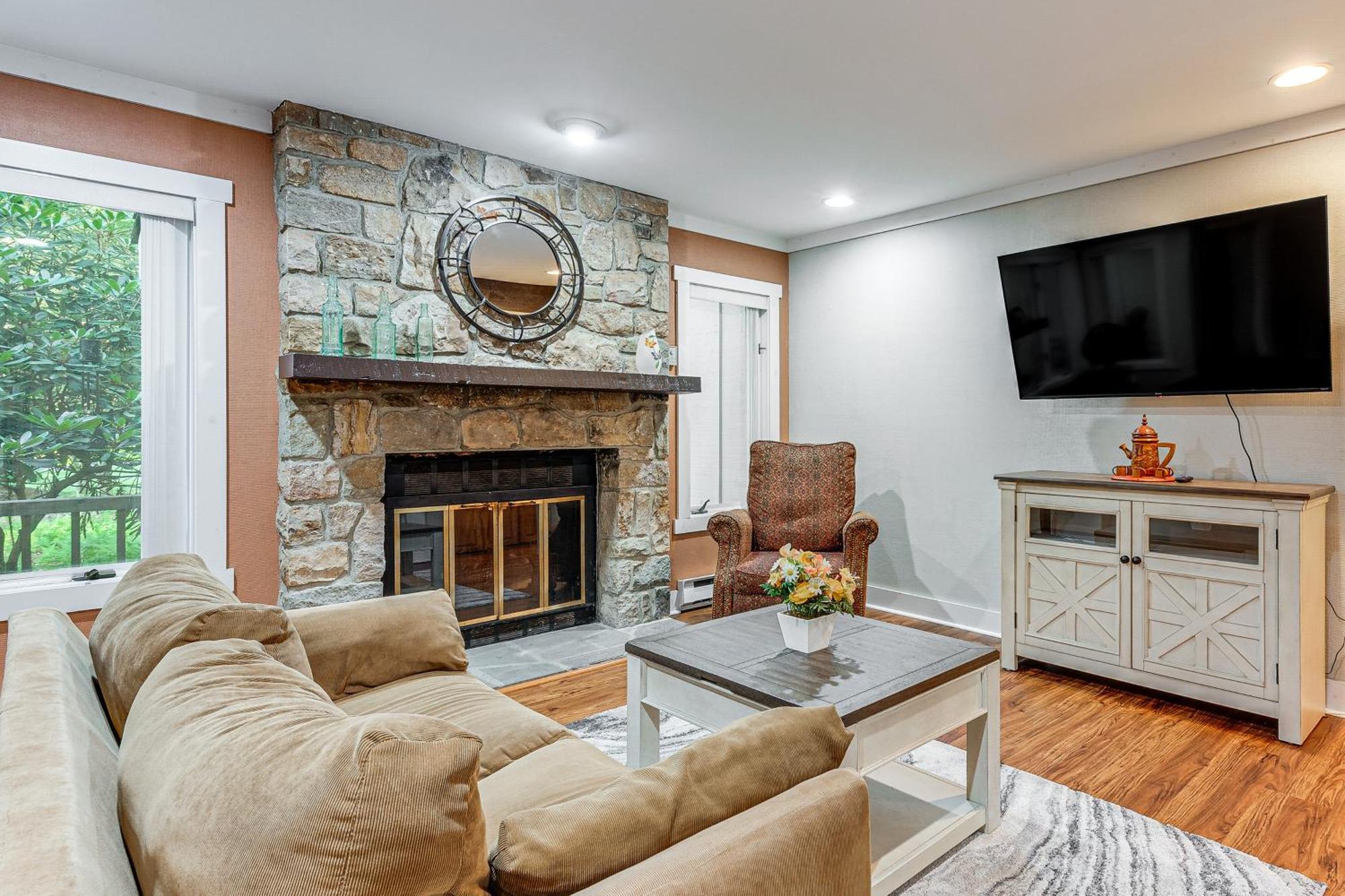 Lovely Townhome Hike, And Explore! Holiday home Pocono Pines